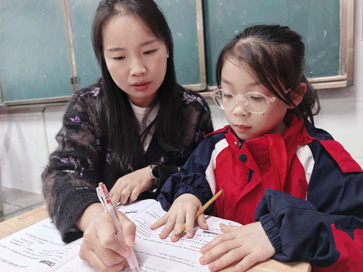 立德树人 躬耕教坛|汨罗市新市街小学苏成：以热爱点亮课堂