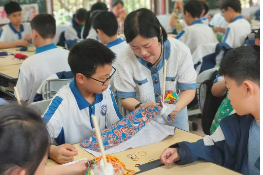 立德树人 躬耕教坛|汨罗市长乐中学“霸蛮”师者胡珍：21年“陪守”的教育长跑之路