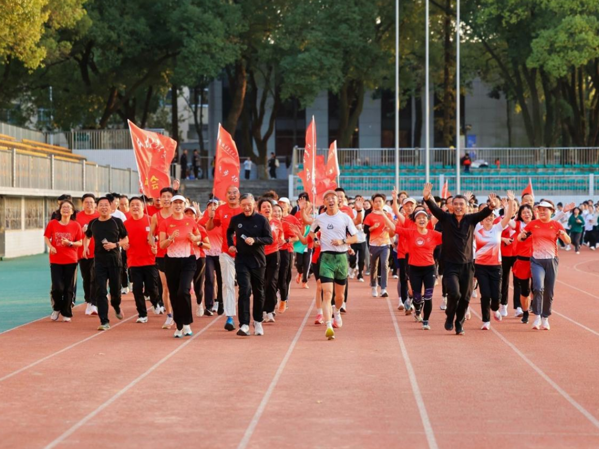 湖南农业大学举办“健体修业·校长喊我来跑步”活动