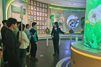 新晃扶罗中学：在行走的课堂中追寻伟人足迹