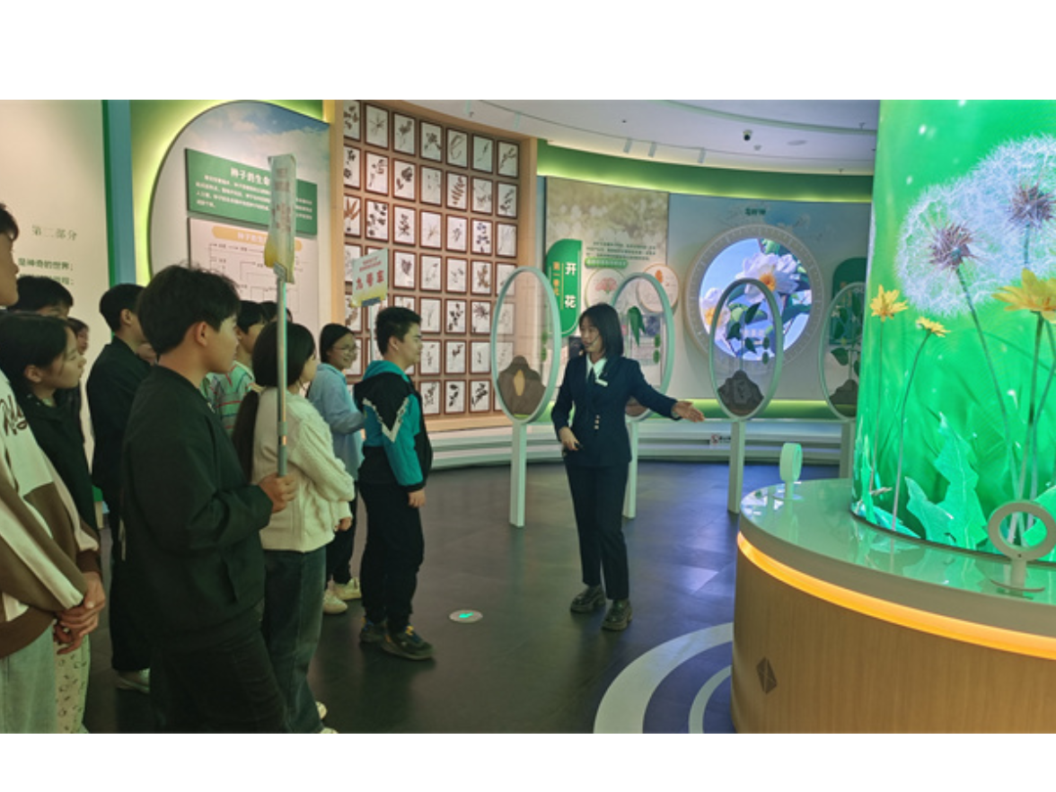 新晃扶罗中学：在行走的课堂中追寻伟人足迹