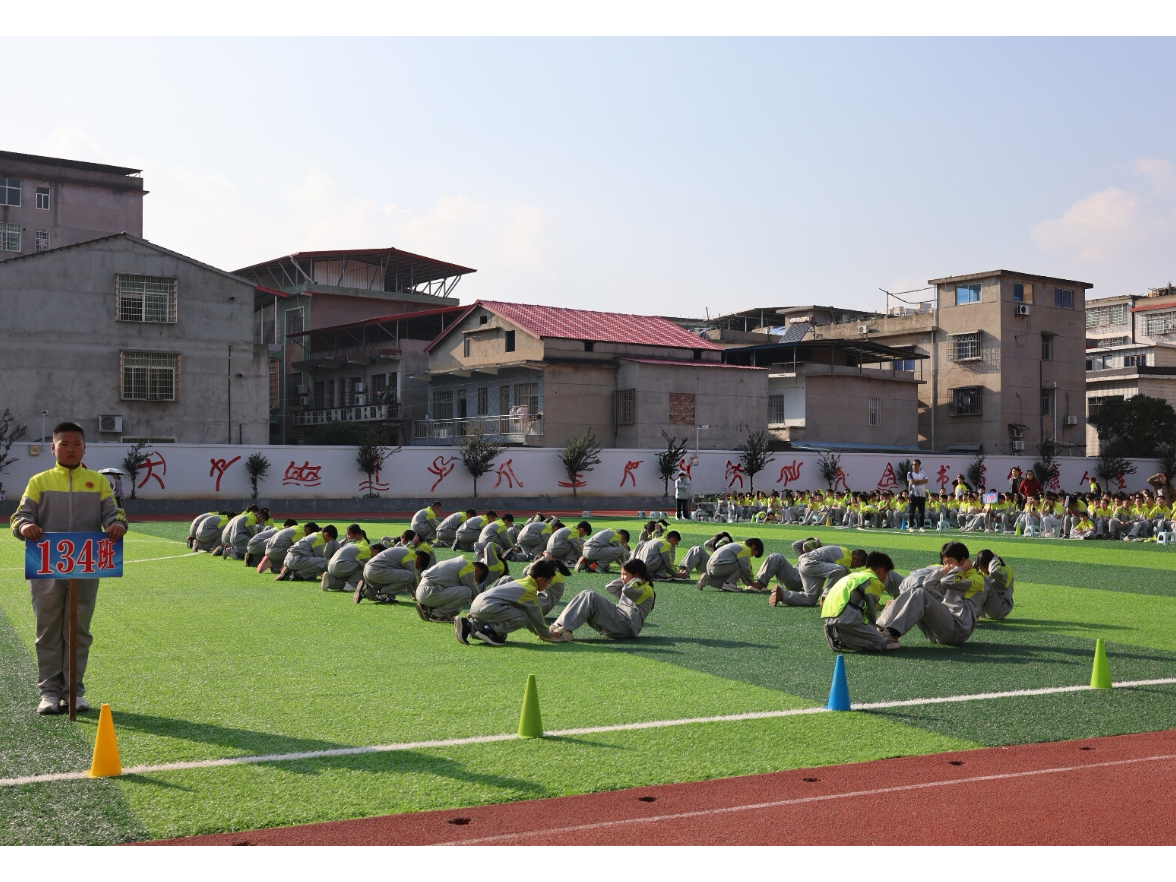 南县城西中学教育集团：飒！新生操场上演“青春大片”