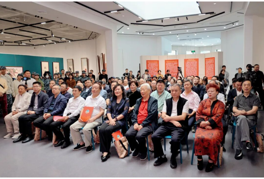 传承百年艺脉，联结中外文化———湖南科技大学齐白石艺术学院办学30周年书画展开幕
