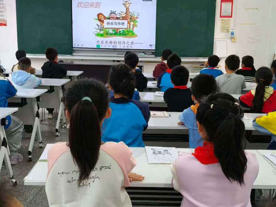 新晃：城乡云端课堂共享优质资源，四校同上一堂作文课