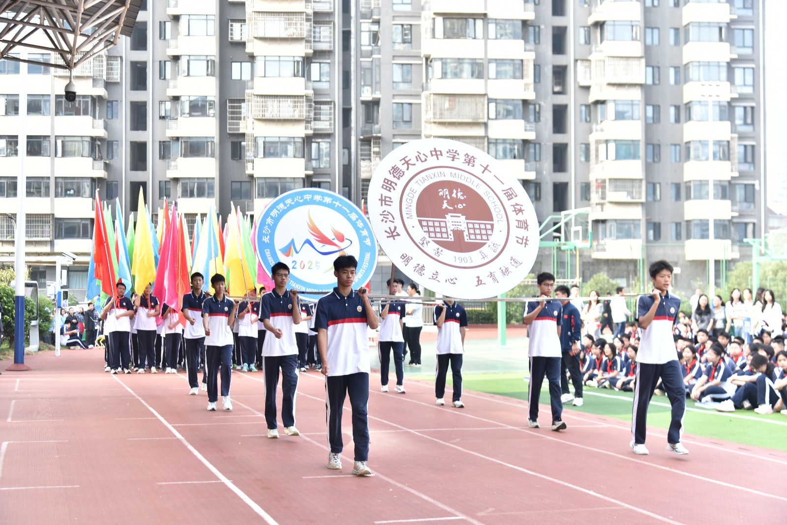 4.校徽方阵.JPG