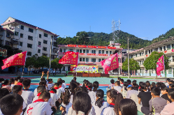 新晃步头降学校：开学教育周四大活动为学生成长奠基