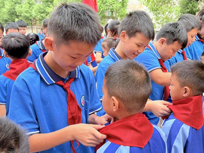 【衡阳县站】西渡镇中心小学：红领巾，点燃强国信念