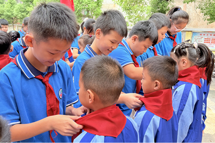 【衡阳县站】西渡镇中心小学：红领巾，点燃强国信念