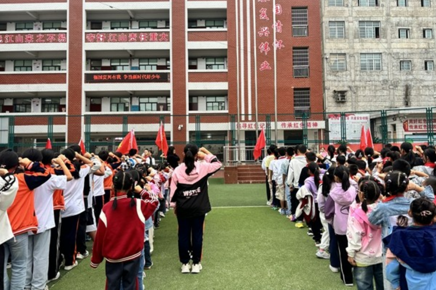 【慈利站】溪口镇中心完全小学：队旗引航启新程，少年立志担复兴