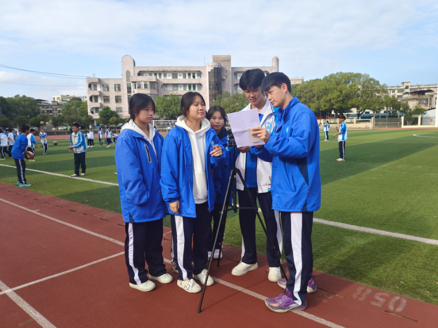 闪闪发光的小记者|【嘉禾站】第五中学：镜头映成长