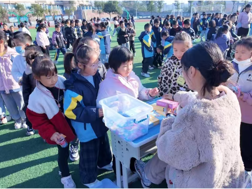 【宁乡站】白马桥街道中心小学：成长币兑出大快乐  好习惯攒出好品格