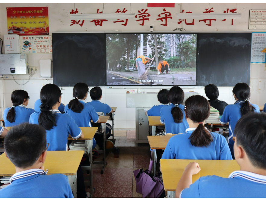 【鼎城区站】灌溪中学：观红色影片 铸青春信仰