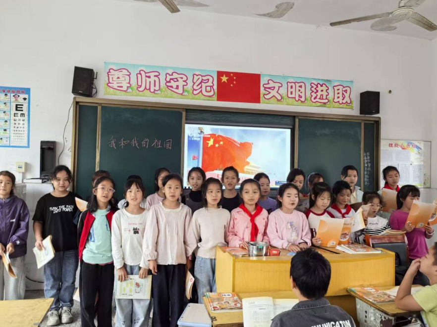 【鼎城区站】谢家铺中学：童心向祖国 喜迎国庆节