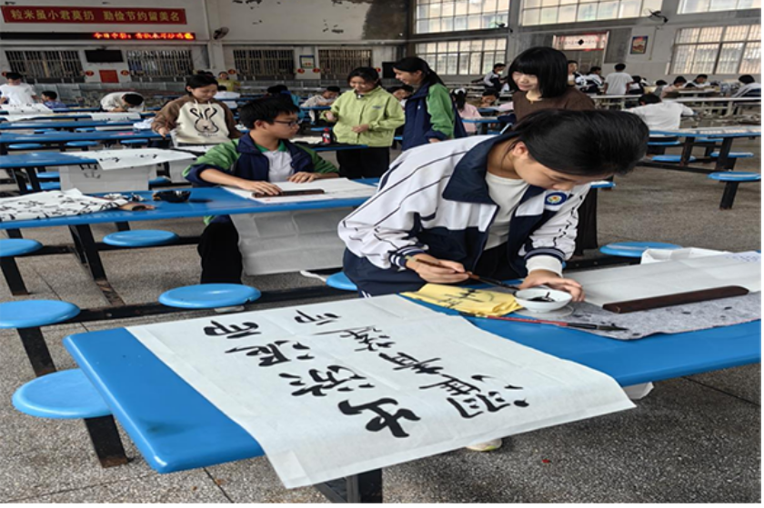 【衡阳县站】蒸阳学校：笔走龙蛇绘青春 墨韵飞扬润五育