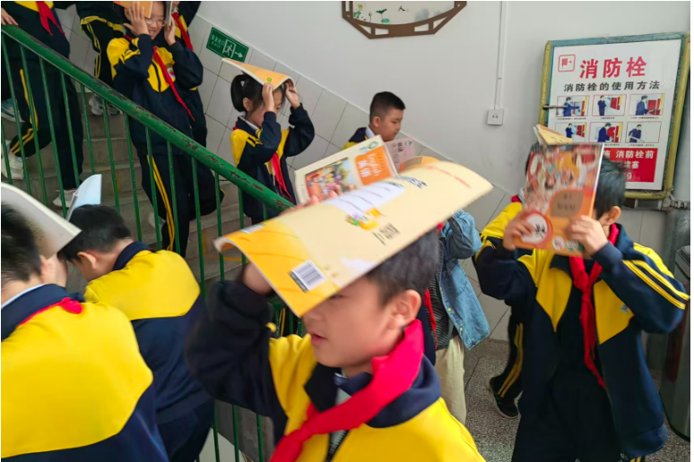 【耒阳站】实验小学：警报声中三千余名师生科学避险，全程安全“零意外”
