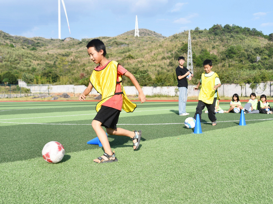 江永县：湘超“燃”起校园足球热 少年绿茵逐梦正当时