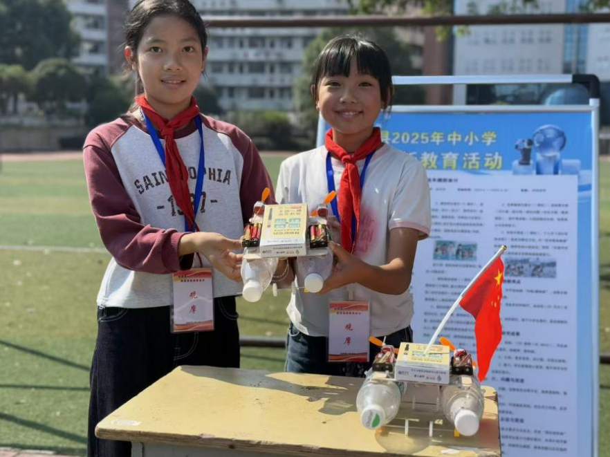 保靖县中小学科技创新教育活动圆满落幕 201项优秀成果点亮青春