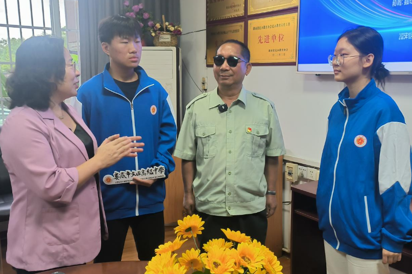 娄底市文正高级中学：“战斗英雄娄底行”史光柱国防教育报告会成功举行
