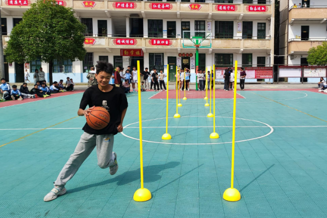 新晃步头降学校：体育节里传承红色基因