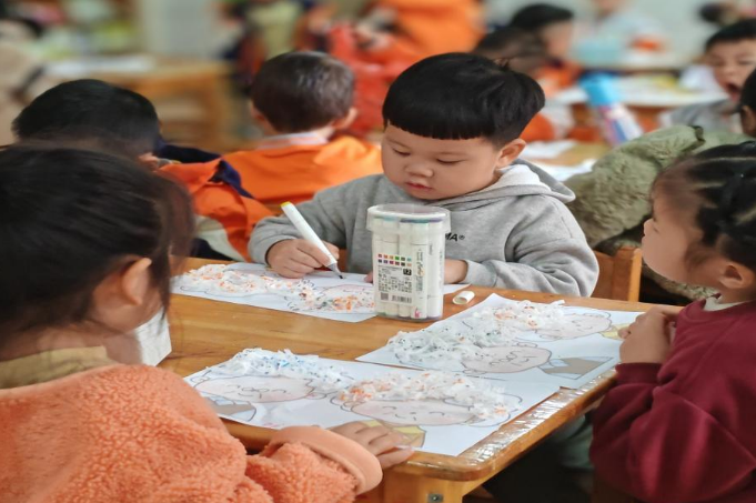 新邵县贝罗森幼儿园：温情重阳 爱在指尖流淌