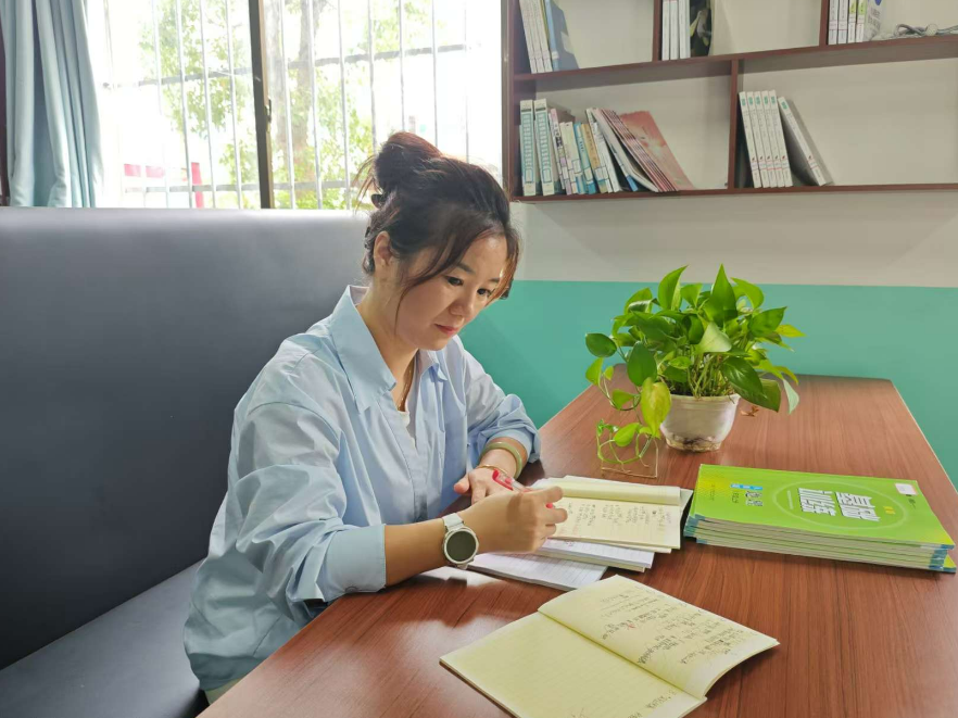 立德树人 躬耕教坛 | 汨罗市任弼时红军学校吴柳：用心沟通  用爱协调