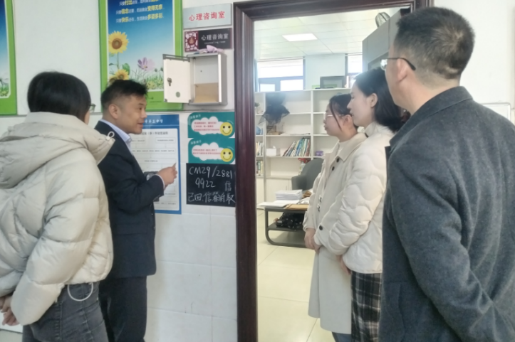 涟源市教育局深入学校调研心理健康教育工作