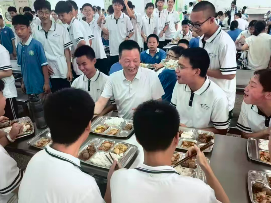 湘潭市：“四维”发力，守护师生“舌尖上的安全”