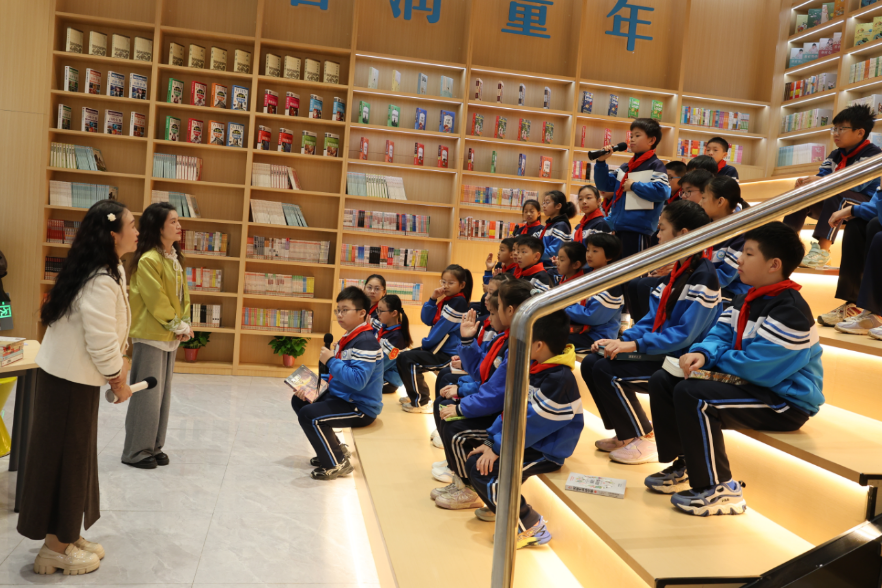 湘潭市小学新课程改革教学开放日活动在滴水湖学校举办