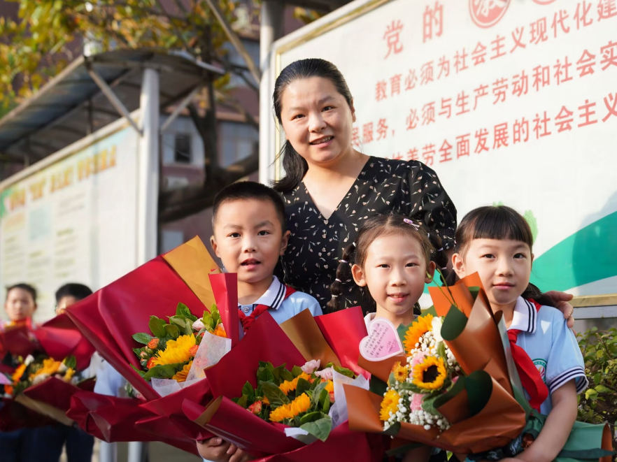 曹娟：以爱为帆研为桨 领航教研与育人担当