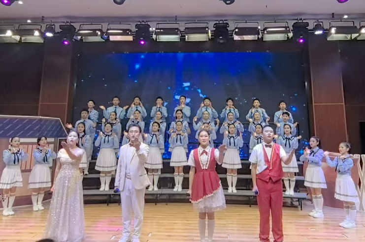 新晃：以赛促学 绽放青春风采