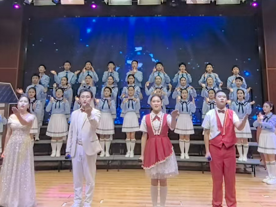 新晃：以赛促学 绽放青春风采