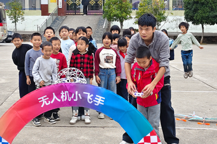 衡阳县金溪中心小学：“流动青少年宫”点亮乡村学子科技梦