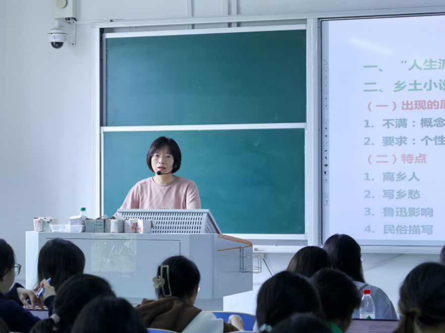 黄莹：十年秉烛育桃李 岭上春风化雨声