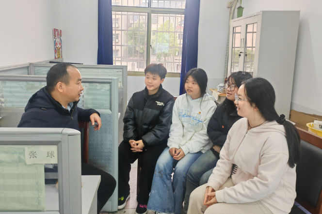 立德树人 躬耕教坛 | 汨罗市成人教育中心陈智：教育多面手