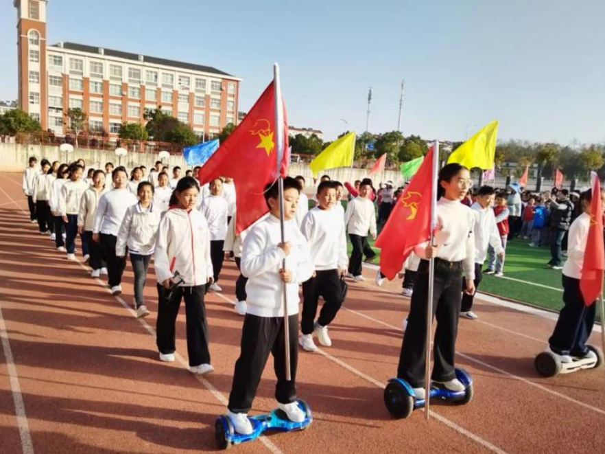 岳阳市云溪区云鹰小学： 运动会燃动青春，科技节智创未来