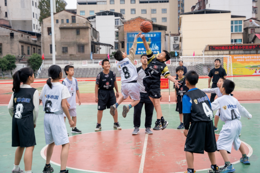 华容县“2025年姚基金希望小学篮球季”县级联赛顺利收官