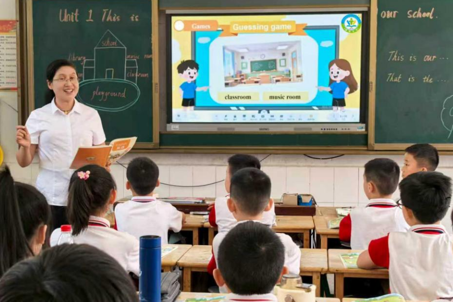 陈艳琼：把心种在讲台 用爱守护初心