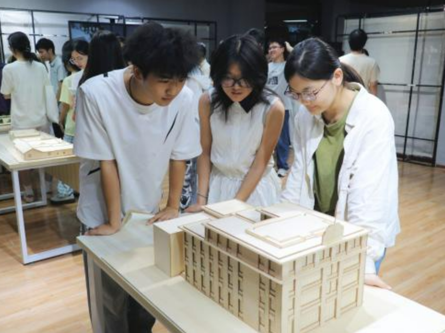 用数字技术守护红色记忆 长理学子让抗战旧址“活”起来