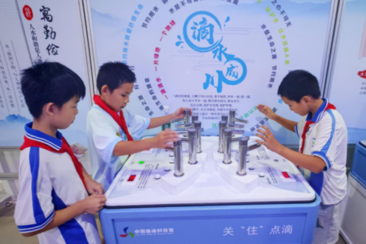 新晃兴隆小学：科技馆研学之旅点燃科学梦想