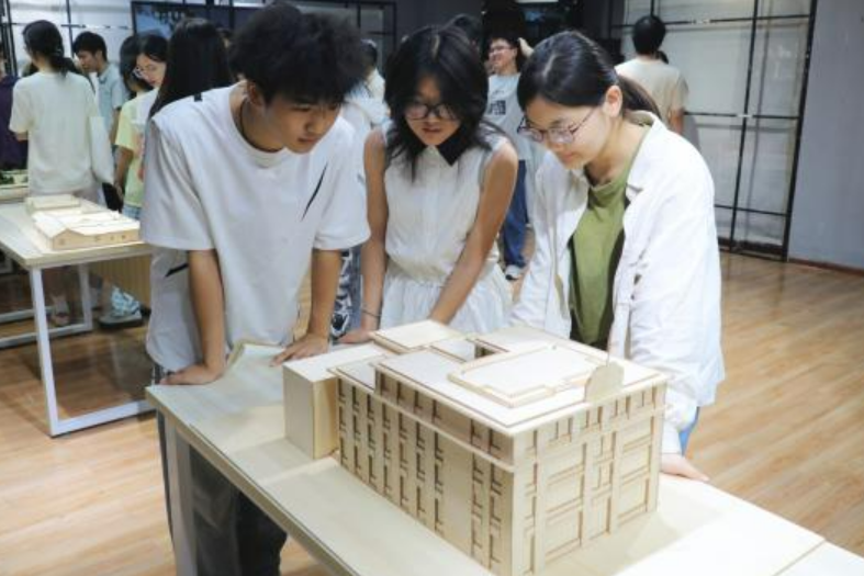 用数字技术守护红色记忆 长理学子让抗战旧址“活”起来