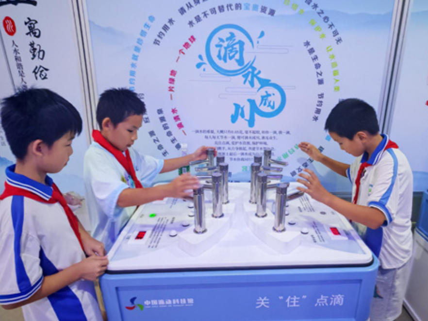 新晃兴隆小学：科技馆研学之旅点燃科学梦想