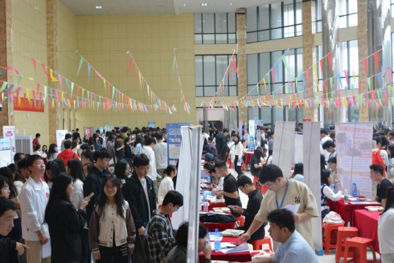 湖南工学院：举办2026届毕业生首场秋季校园招聘会