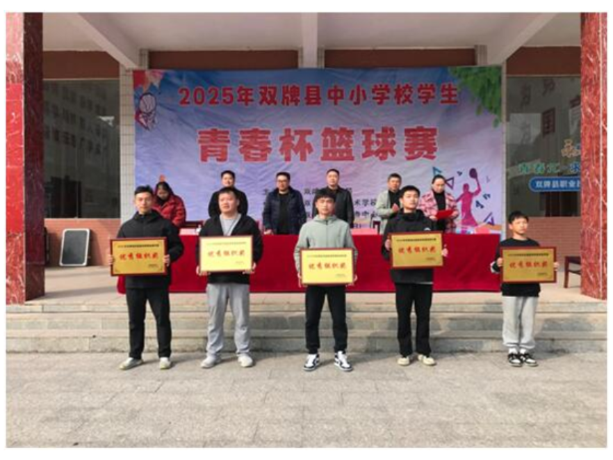 双牌县校园篮球联赛燃爆冬日，280余名学子赛场逐梦