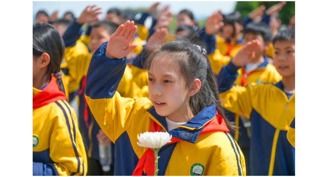 道县：师生祭英烈 同上思政课