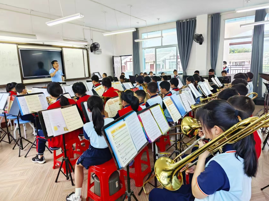奔赴成长之约 张家界市武陵源区281名萌娃走进军地小学体验小学生活