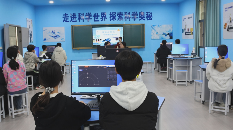 衡阳县：农村娃家门口“玩转”人工智能