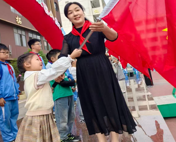 陈志伟：初心如磐铸师魂 匠心笃行育新苗