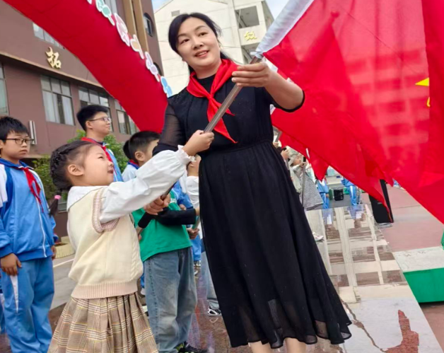 陈志伟：初心如磐铸师魂 匠心笃行育新苗