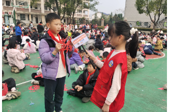 【鼎城区站】蔡家岗中学：千人巧手剪红纸，剪出校园浓浓年味