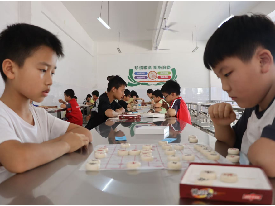 【耒阳站】紫峰小学：楚河汉界论英雄 小小棋手展风采